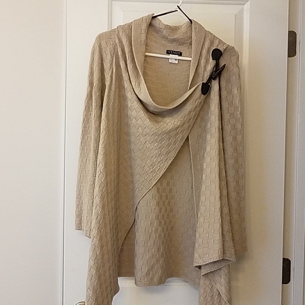 Wonderful tan sweater unique look